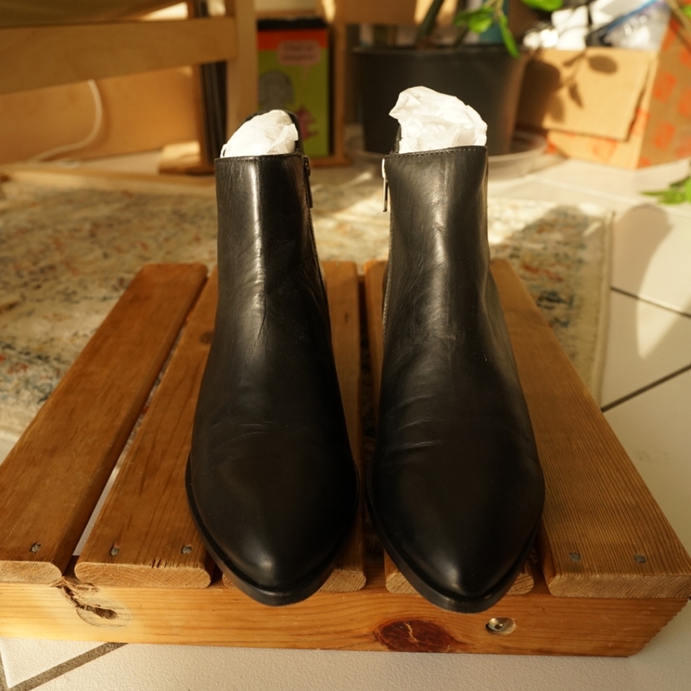 Frye Farrah Inside Zip Bootie women's size 10
